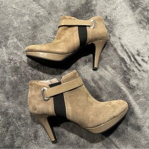 Bandolino suede booties, please see pics for marks on shoes.‎  Normal wea…